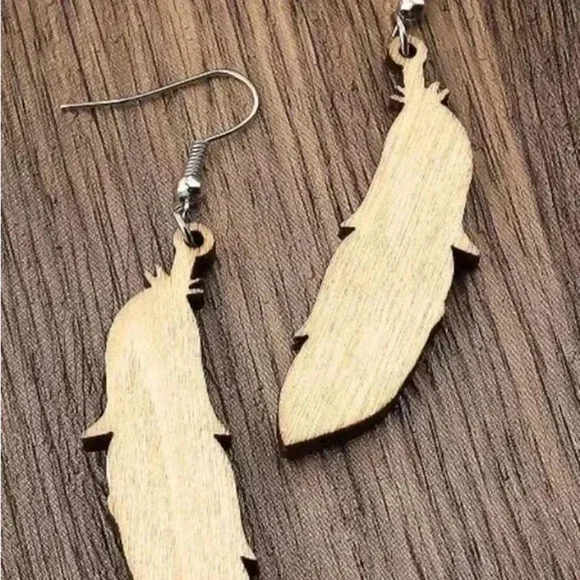 NEW Lightweight colorful feather wood earrings - Picture 4 of 5